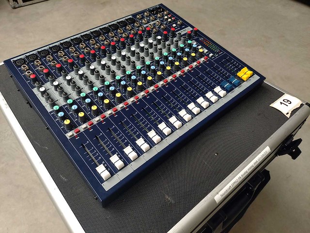 Soundcraft - epm12 - analog mixing console - afbeelding 3 van  4