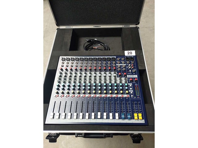 Soundcraft - epm12 - analog mixing console - afbeelding 1 van  4