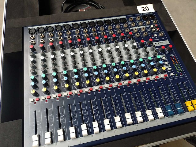 Soundcraft - epm12 - analog mixing console - afbeelding 2 van  4
