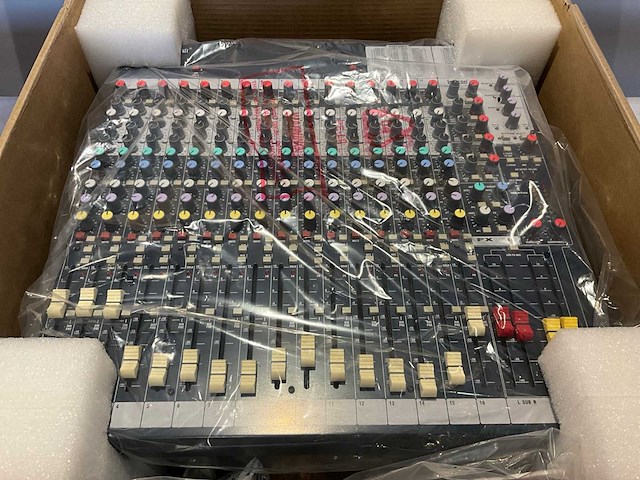 Soundcraft fx16 ii analoge mengtafel - afbeelding 1 van  4