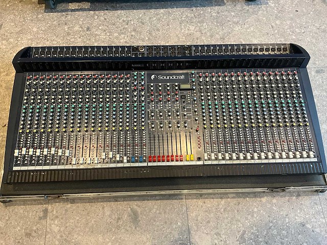 Soundcraft live8 analoge mengtafel - afbeelding 1 van  8