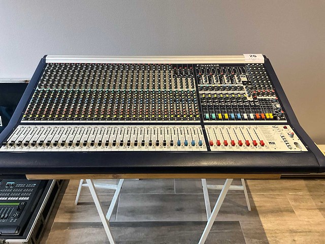 Soundcraft mh2 24-4 analoge mengtafel - afbeelding 1 van  6