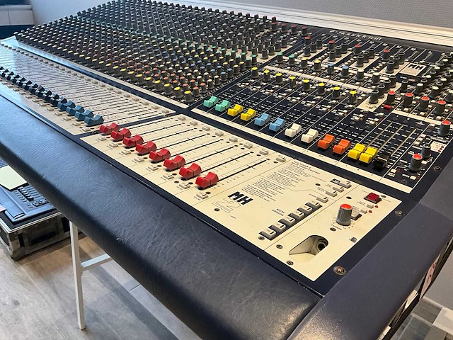 Soundcraft mh2 24-4 analoge mengtafel - afbeelding 2 van  6