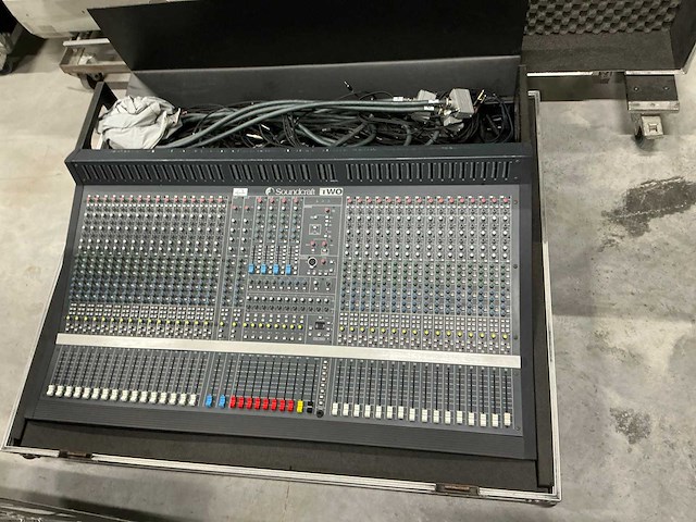 Soundcraft series 2 analoge mengtafel - afbeelding 1 van  9