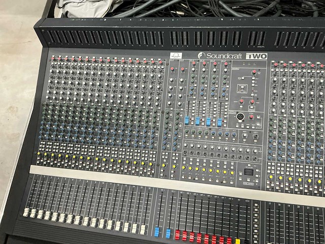 Soundcraft series 2 analoge mengtafel - afbeelding 3 van  9
