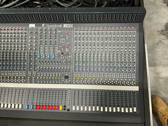 Soundcraft series 2 analoge mengtafel - afbeelding 4 van  9