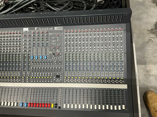 Soundcraft series 2 analoge mengtafel - afbeelding 5 van  9