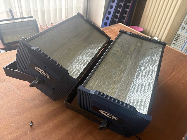 Sowtec - stroboscoop - various light equipment (2x) - afbeelding 1 van  4