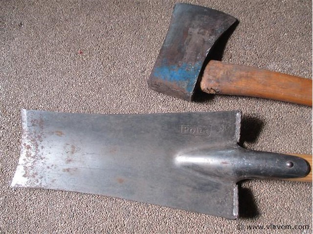 Spade en bijl - afbeelding 2 van  2