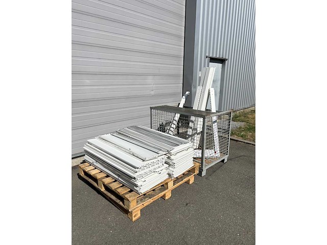 Spare part white retail shelving - shop racking - afbeelding 1 van  4