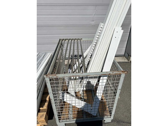 Spare part white retail shelving - shop racking - afbeelding 3 van  4