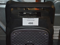 Speaker qss, bluetooth speaker zonder merk, theelichthouder, selfiestick, damesuurwerk, zonnebril in etui, aansteker, koptelefoon, glazen schaal op voet - afbeelding 3 van  8