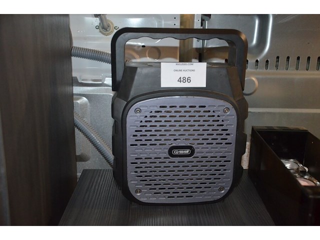 Speaker qss, bluetooth speaker zonder merk, theelichthouder, selfiestick, damesuurwerk, zonnebril in etui, aansteker, koptelefoon, glazen schaal op voet - afbeelding 4 van  8