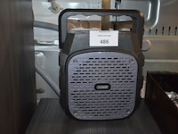 Speaker qss, bluetooth speaker zonder merk, theelichthouder, selfiestick, damesuurwerk, zonnebril in etui, aansteker, koptelefoon, glazen schaal op voet - afbeelding 4 van  8