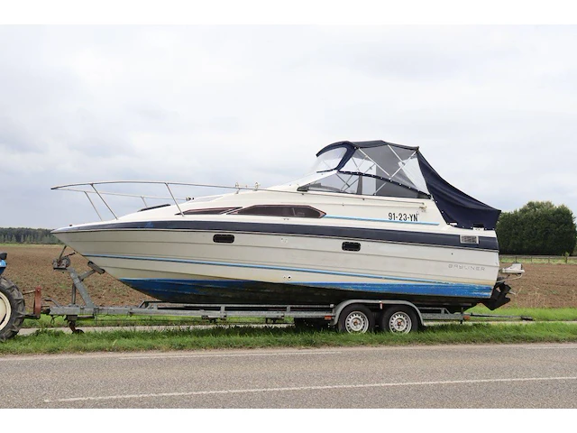 Speedboot bayliner 91-23-yn benzine met aanhangwagen knott gmbh kf27 (marge) - afbeelding 1 van  1