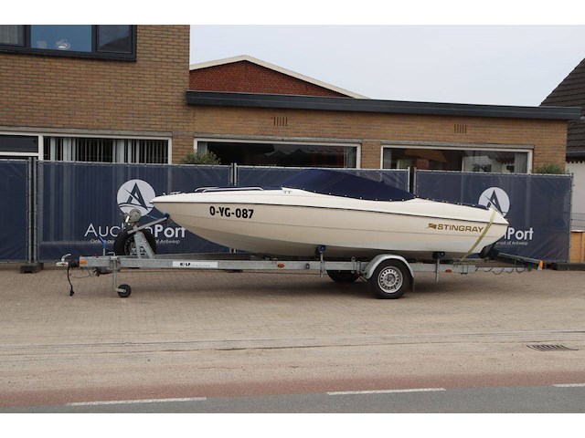 Speedboot stingray 180 gt benzine 2000 met trailer 1800kg 2017 (marge) - afbeelding 1 van  1