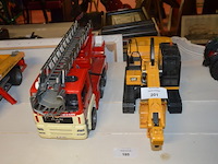 Speelgoed brandweerauto man, speelgoed graafmachine cat