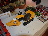 Speelgoed brandweerauto man, speelgoed graafmachine cat - afbeelding 5 van  8