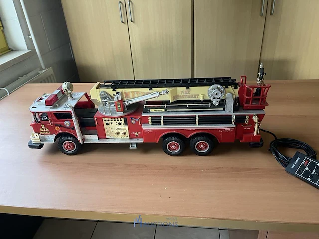 Speelgoed brandweerwagen - afbeelding 2 van  4
