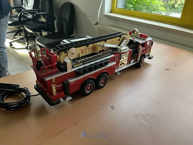 Speelgoed brandweerwagen - afbeelding 4 van  4
