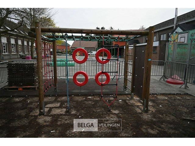 Speeltoestel met houten frame - afbeelding 2 van  9