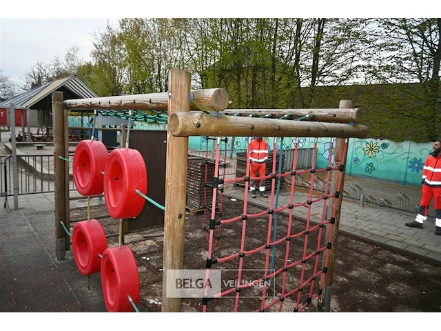 Speeltoestel met houten frame - afbeelding 8 van  9