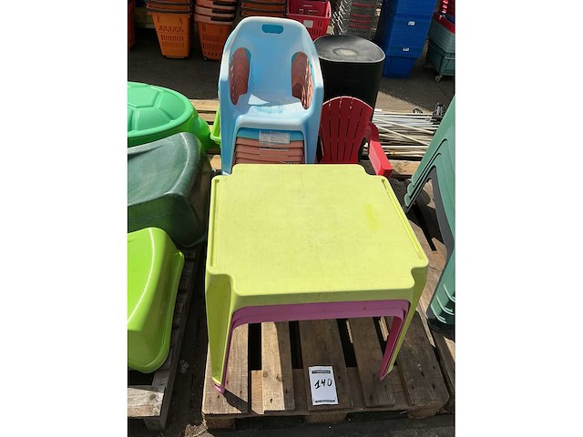 Speeltoestel tuin tafel + partij stoelen (3x) - afbeelding 3 van  4