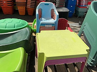 Speeltoestel tuin tafel + partij stoelen (3x) - afbeelding 2 van  4