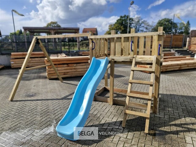 Speeltoren met schuifaf en schommels - afbeelding 1 van  6
