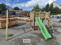 Speeltoren met schuifaf en schommels