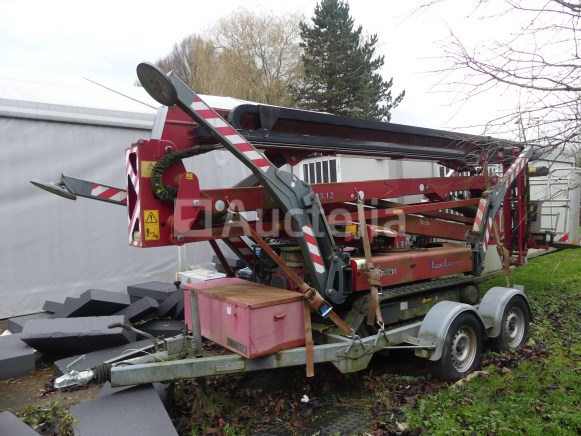 Spider boom lift, reclamebord, rekken, planken