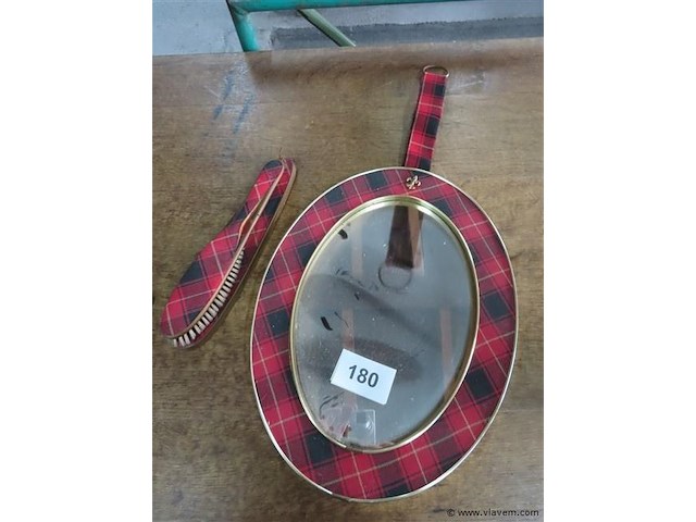 Spiegel en borstel - afbeelding 1 van  3