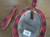 Spiegel en borstel - afbeelding 1 van  3