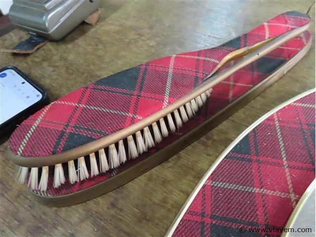 Spiegel en borstel - afbeelding 2 van  3