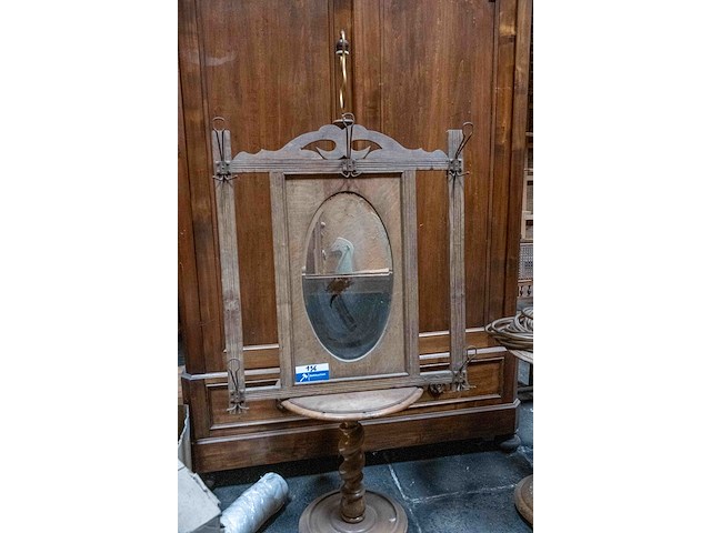 Spiegel in houten kader - afbeelding 1 van  2