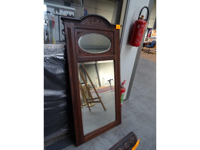 Spiegel in houten kader - afbeelding 1 van  2