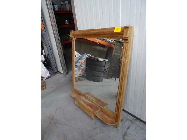 Spiegel in houten kader - afbeelding 2 van  2