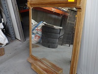 Spiegel in houten kader - afbeelding 2 van  2