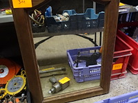 Spiegel met houten frame - afbeelding 1 van  1