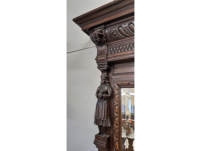 Spiegel met houtsnijwerk - afbeelding 2 van  3