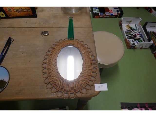 Spiegel met kader in riet - afbeelding 1 van  1