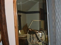 Spiegel met rijk versierde goudkleurige houten lijst afm 190x90cm - afbeelding 1 van  3