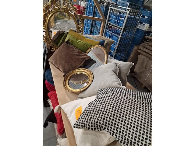 Spiegels en sierkussens - afbeelding 3 van  9