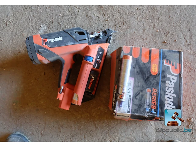 Spijkermachine met toebehoren - afbeelding 1 van  8