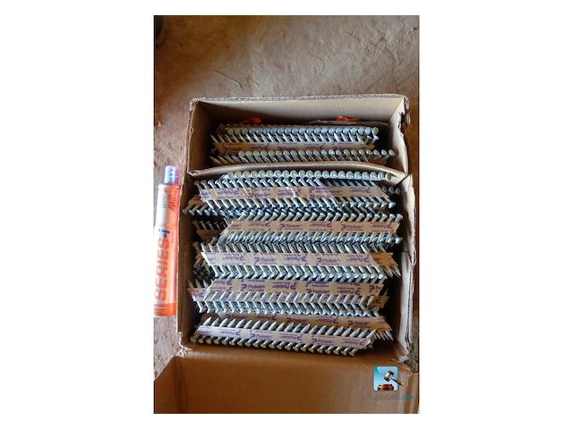 Spijkermachine met toebehoren - afbeelding 8 van  8