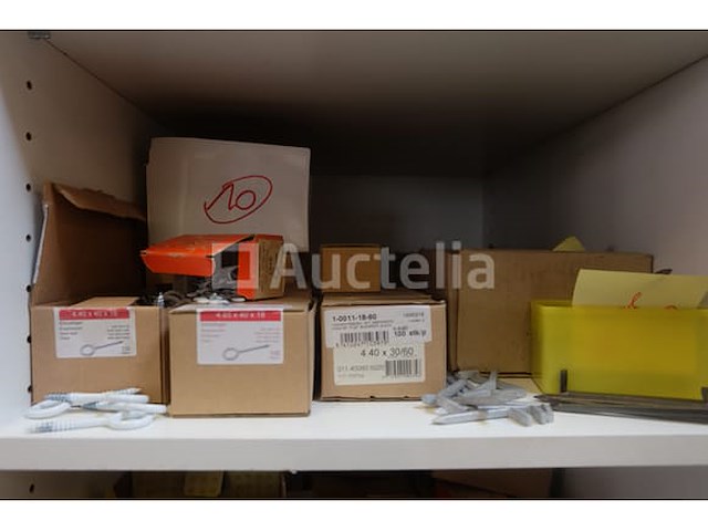 Spijkers en noppen - afbeelding 2 van  11