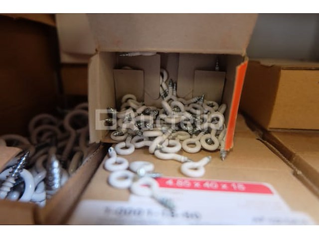 Spijkers en noppen - afbeelding 3 van  11