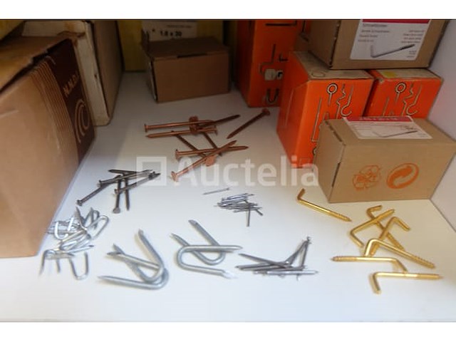 Spijkers en noppen - afbeelding 5 van  11