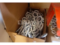 Spijkers en noppen - afbeelding 7 van  11