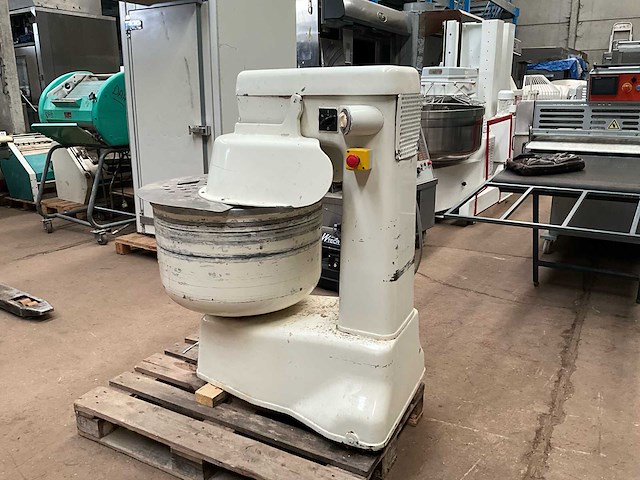 Spiraalkneedder deegknedmachine - afbeelding 2 van  6